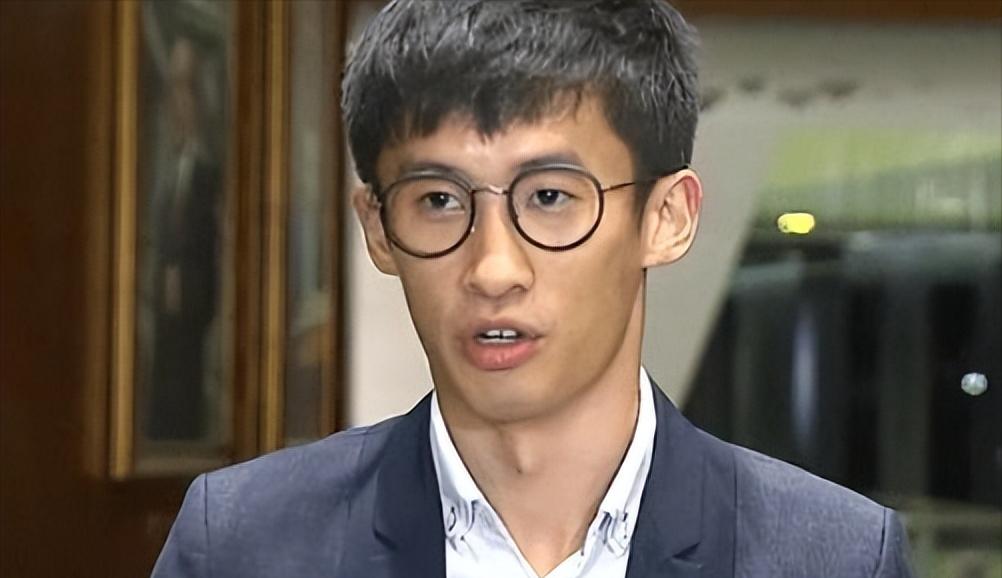 “香港不是中国的！”2016年，香港议员梁颂恒要求美国制裁香港，还在香港立法会宣