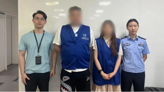 女儿女婿双双被拘留，不知道老父亲是什么心情。 7月28日晚，宁波北仑坝头西路