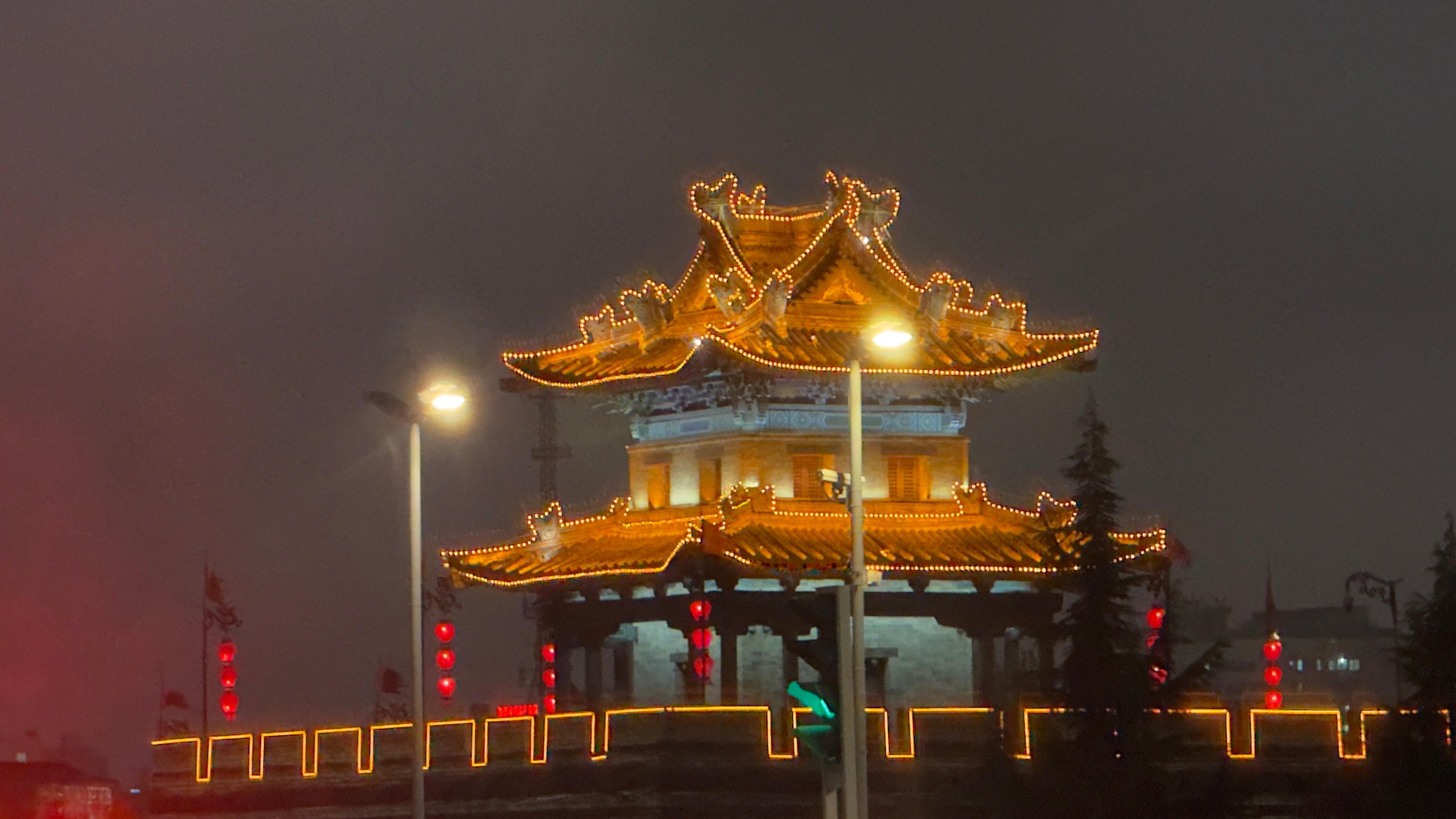 人生的35岁以后，仿佛一夜之间读懂了人生的密码。原来人性最深处的底色，终究是自私