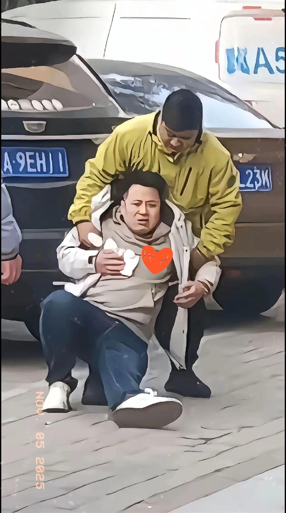 外卖员事件后续：站长副站长均无生命危险！网友怒评：别拿这点权力逼老实人“摸