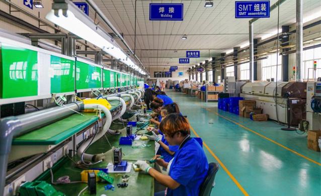 美国彻底慌了？！苹果CEO库克抛出惊人言论，振聋发聩！他说：“我们死守中国制造，