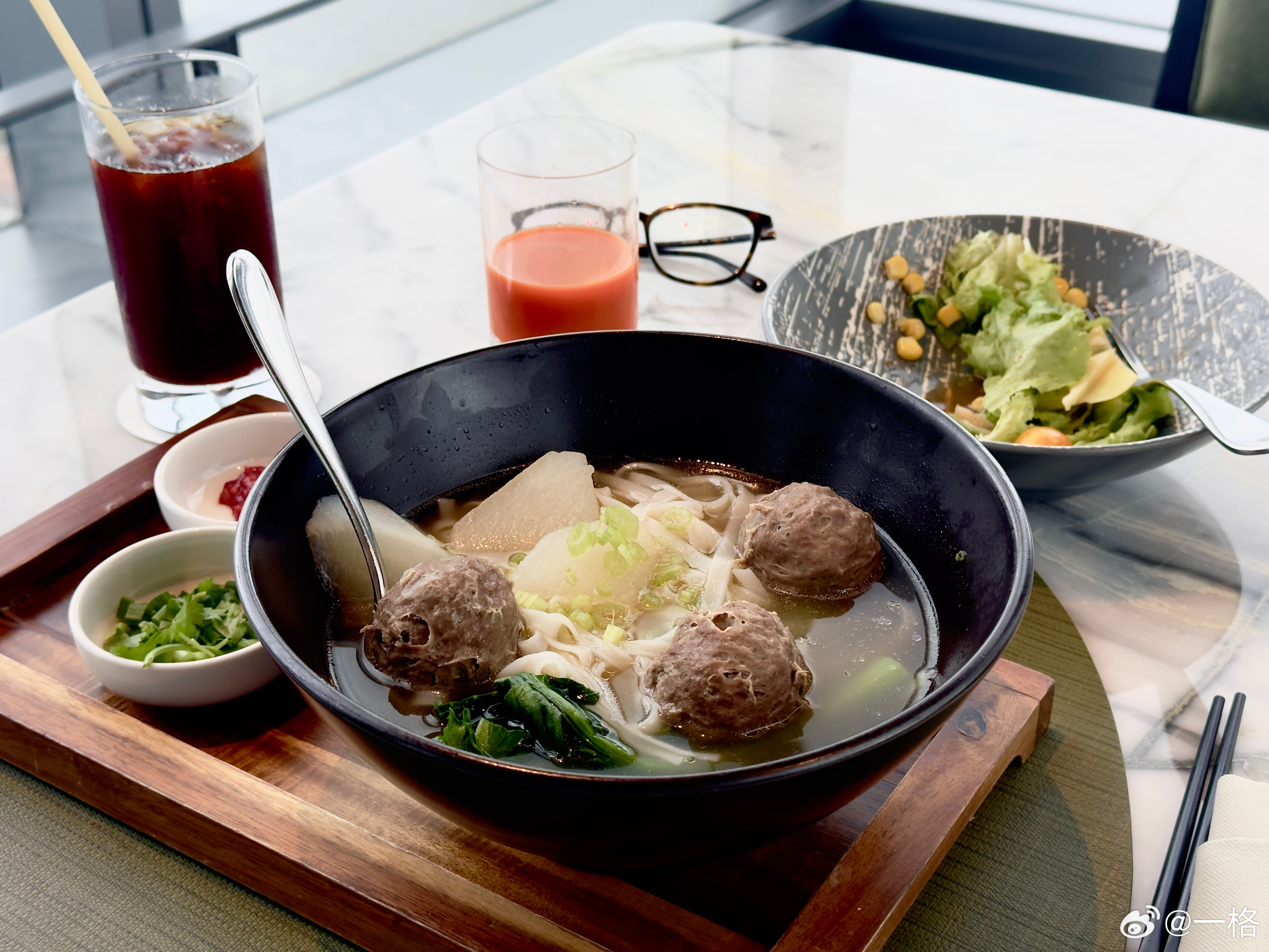 今天台风餐，牛肉丸河粉，牛肉丸太好吃啦！也是船新的体验了，在酒店度过的台风，一天