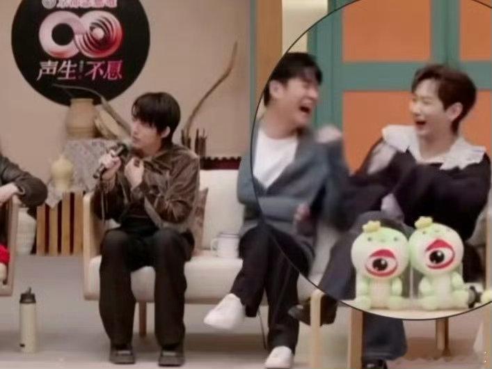 声生不息汪苏泷周兴哲你俩吵到我眼睛了声生不息直播现场欢乐多！两人被林宥嘉问住，
