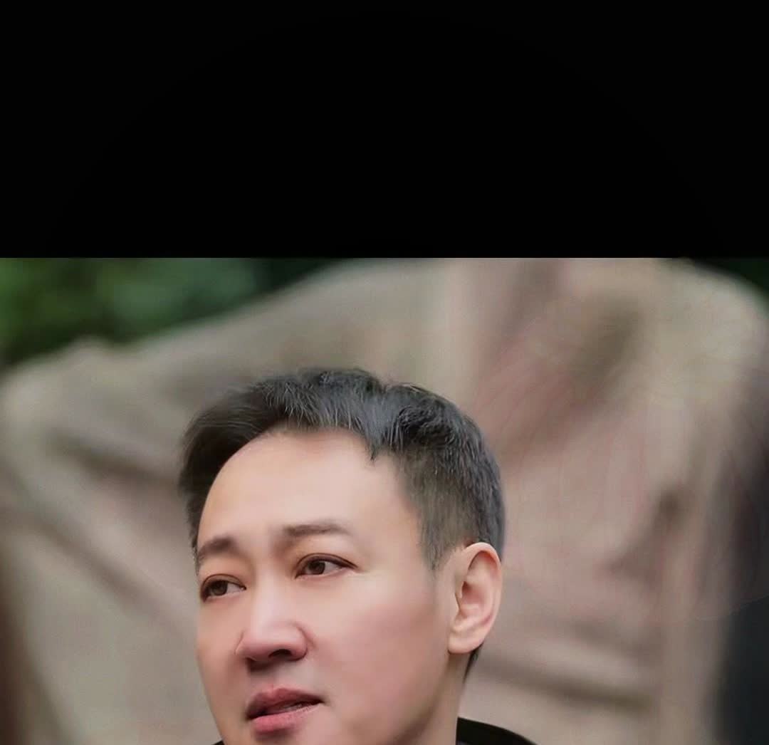 辛柏青的状况很糟糕，李乃文非常担心他的情况。看到辛柏青如今这状态，真叫人