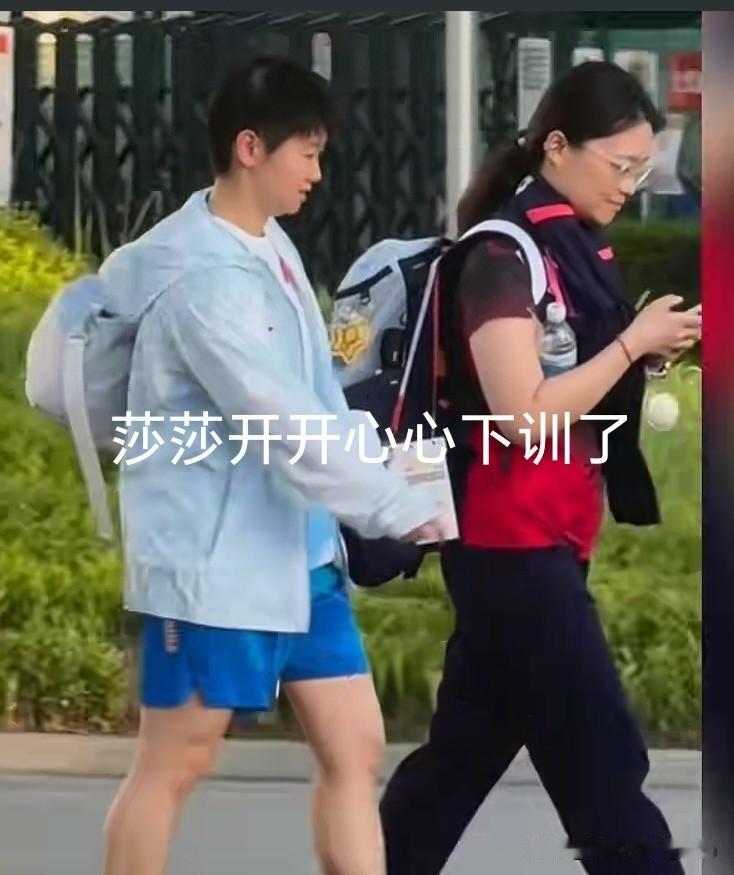 莎莎真的是太聪明了，八百个心眼又用到实处了哦[赞]今天莎莎和翔哥还有队医小姐
