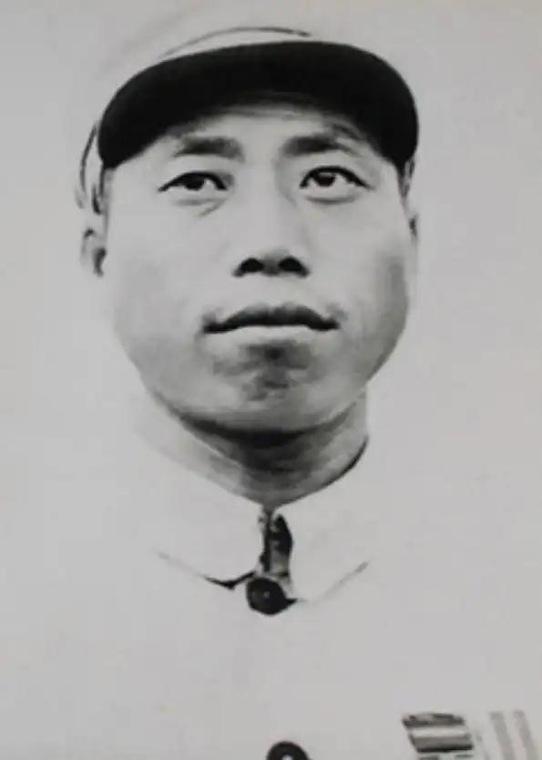 1951年朝鲜战场出现离谱剧本都不敢这么写的反转，一个志愿军连长带着全连在暴雨夜