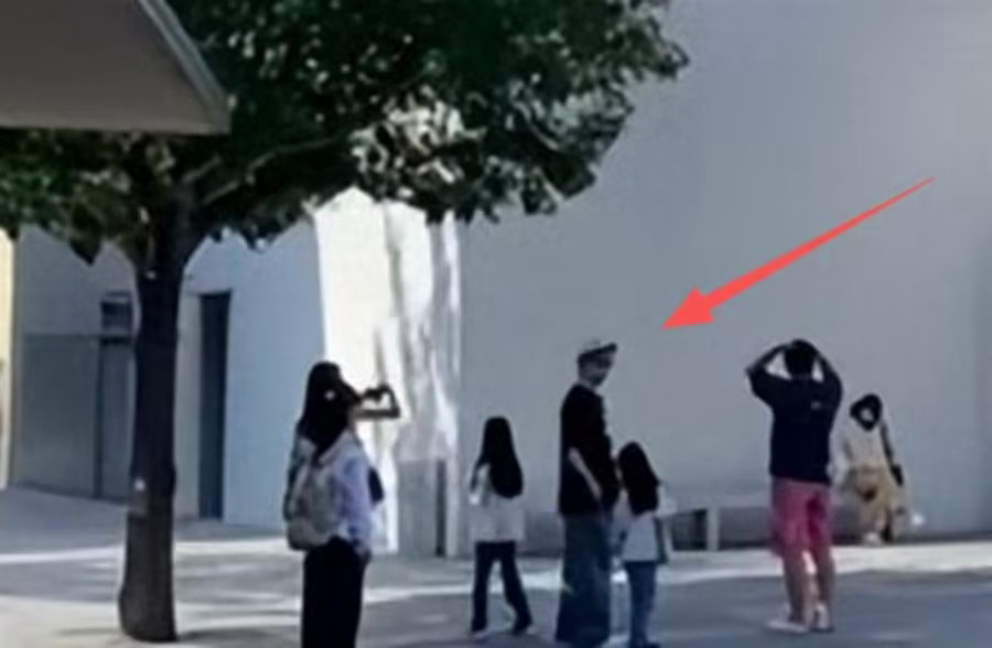 人设翻车？陈赫张子萱阿那亚度假，误入他人镜头却反过来呵斥路人