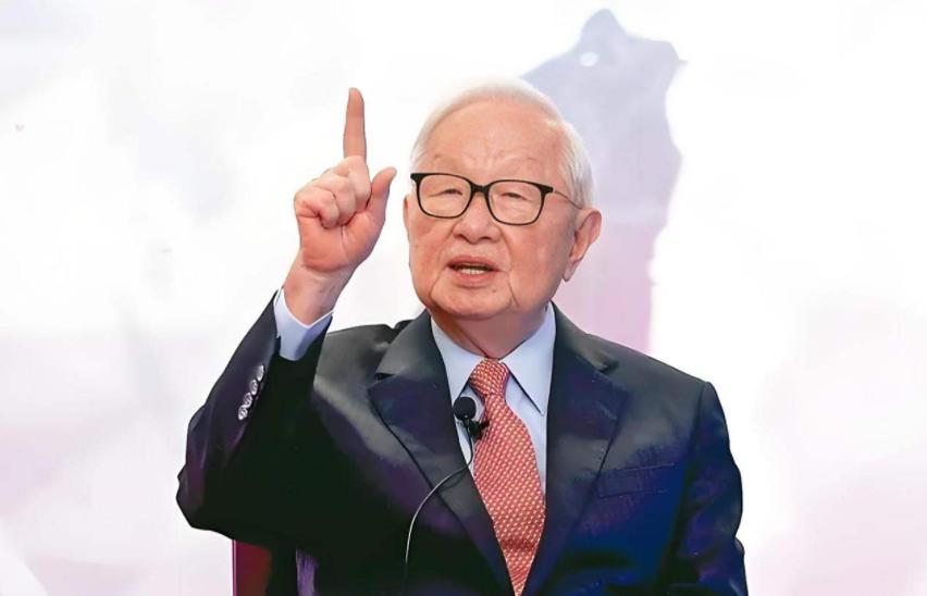 台积电创始人张忠谋在接受纽约时报专访时说：美国、荷兰、日本、韩国与台湾牢牢控制着