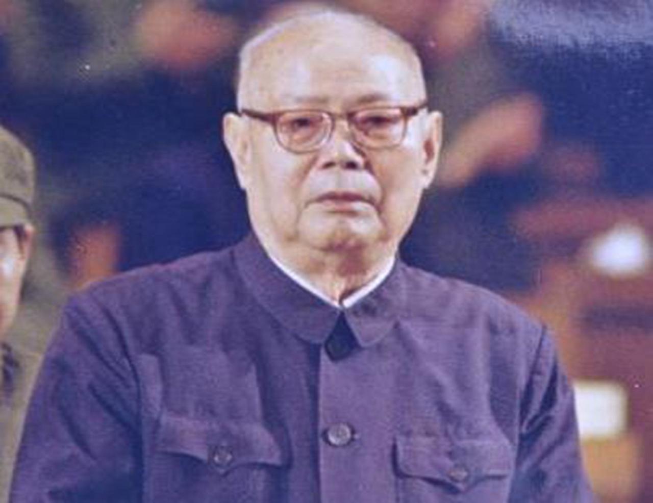 叶剑英对毛主席崇拜，敬重，晚年回忆起自己的革命历程，他悲痛地说，如果没有毛主席，