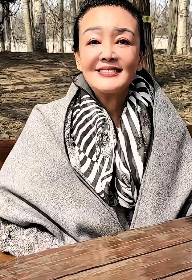 安总开口了，他说麻六记，它不是股份，是人情债，张兰对她好，汪小菲也是，大家看到了