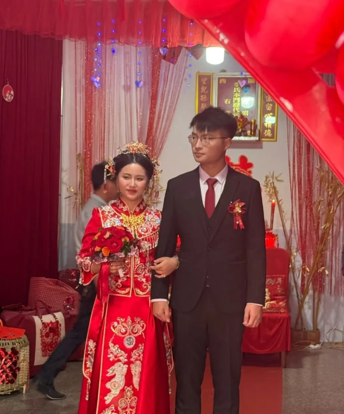 养女儿有啥用？养了二十几年花了三四十万大学毕业了，工作了开始挣钱了，一分钱没给我