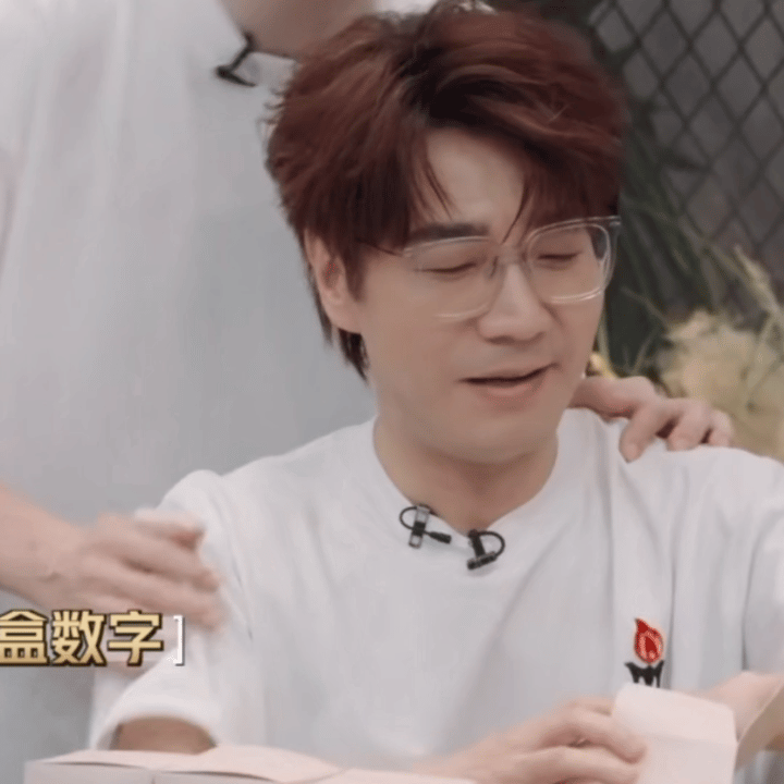 王铮亮王铮亮二公王铮亮二公放大招！钢琴声起就自带氛围感，《姗姗》的第一