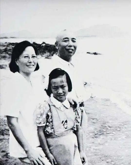 1972年，65岁的开国上将宋时轮娶了32岁的郑晓存。郑晓存不是别人，正是他亡妻