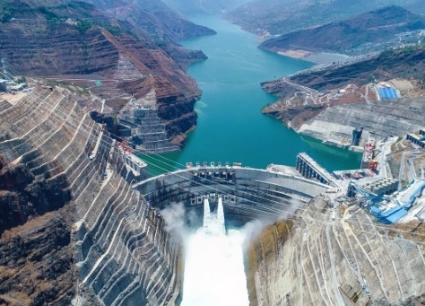 我们投资1.2万亿在雅鲁藏布江建设大型水站，印度似乎也没太大的反应，跟之前大家的
