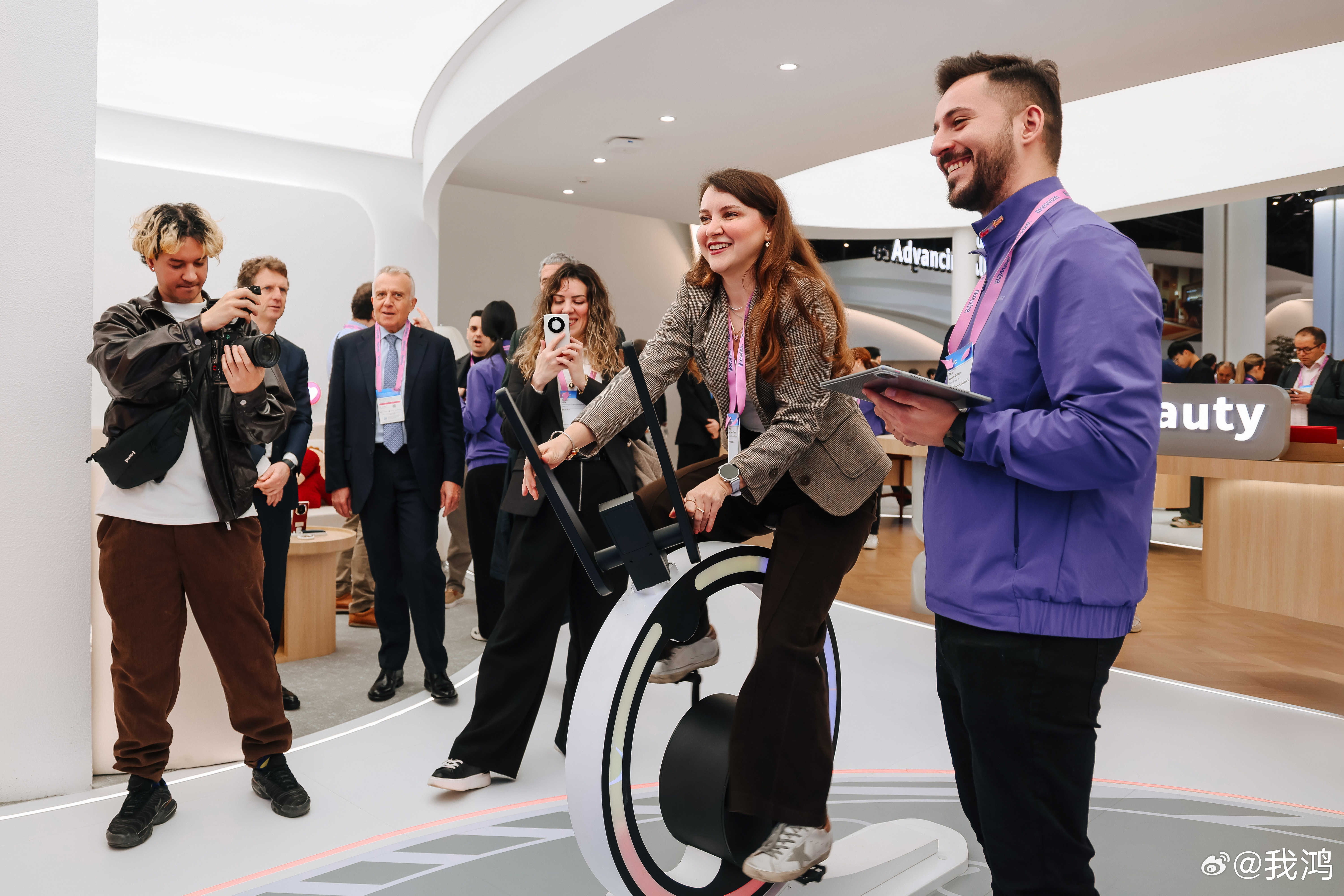 华为终端携手机、穿戴、平板、PC、耳机等产品亮相MWC2026获30+国际媒