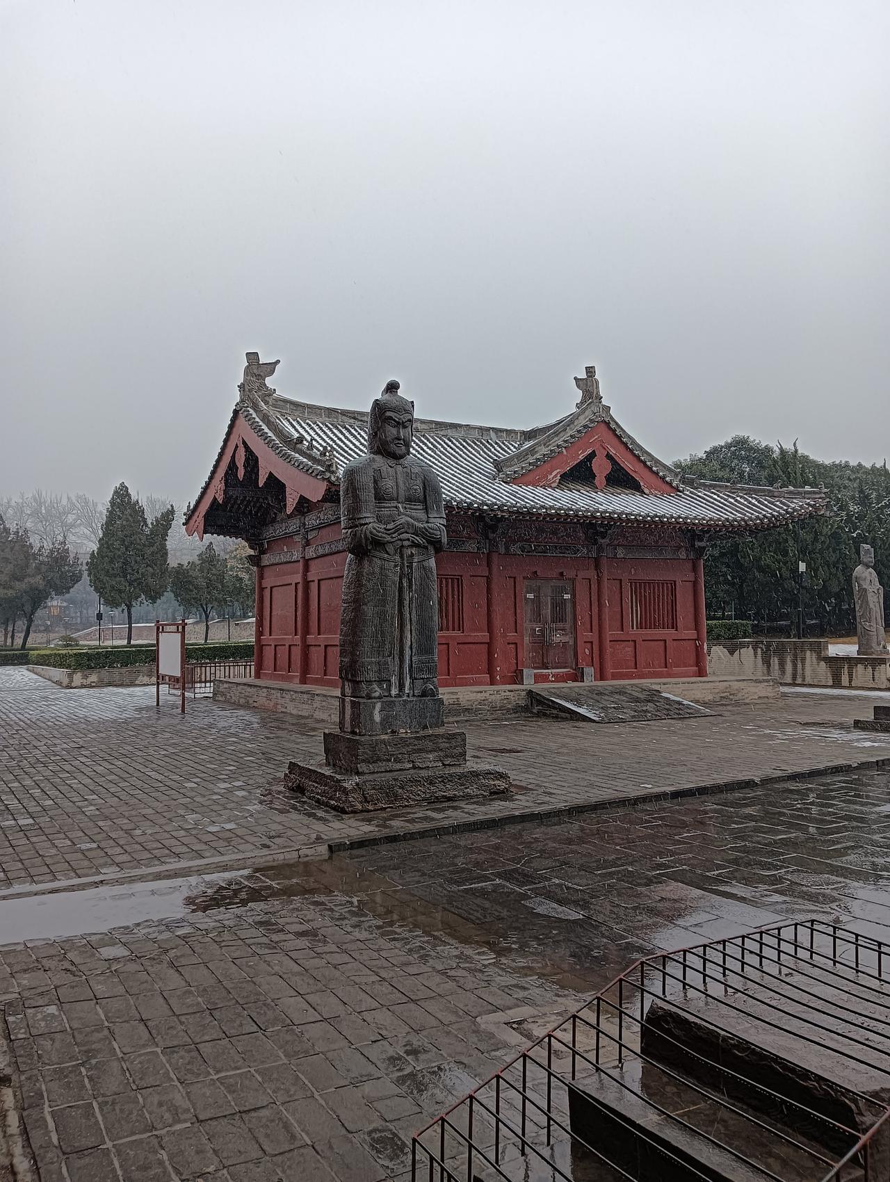 巩义在历史上的行政归属禹分九州，巩县属豫州。夏朝伊始，夏启封夏伯于此，故