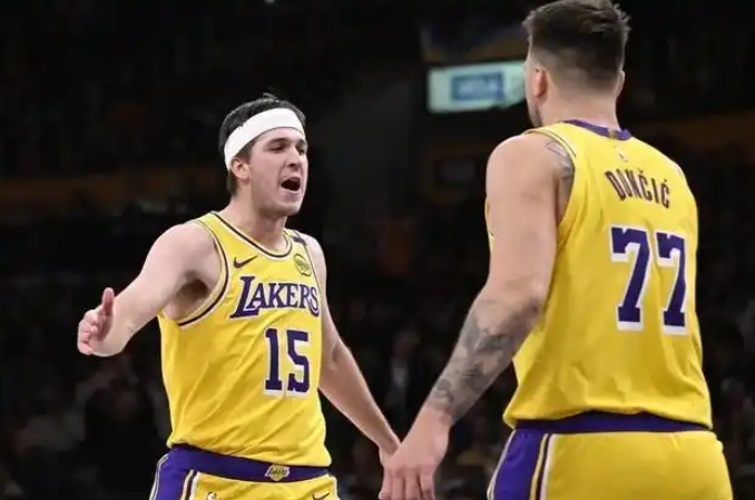 在有了紫金三角之后，湖人的阵容缺什么，应该补什么先说结论，湖人的阵容，唯一不能