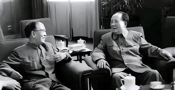 郭沫若这副藏头联绝了！不止藏着毛主席名和字，背后情谊更动人郭沫若对毛主席非