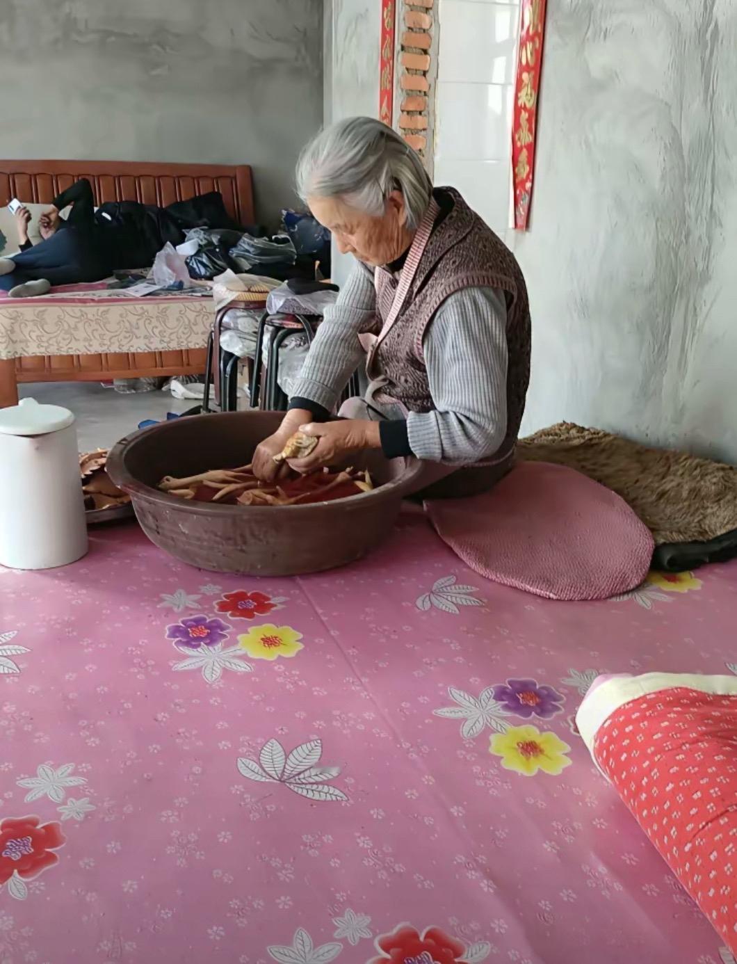 回老家的快乐.热炕头