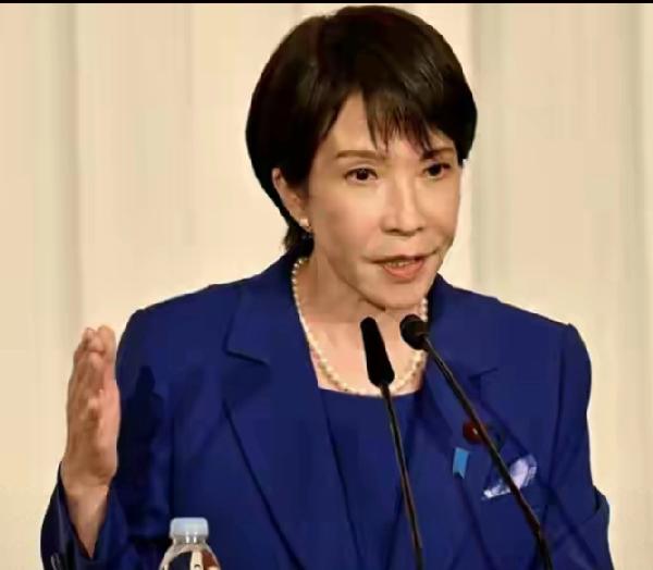 日本首相高市早苗不简单，又把韩国惹毛了，韩国骂声一片，11月12日，高市早苗在做