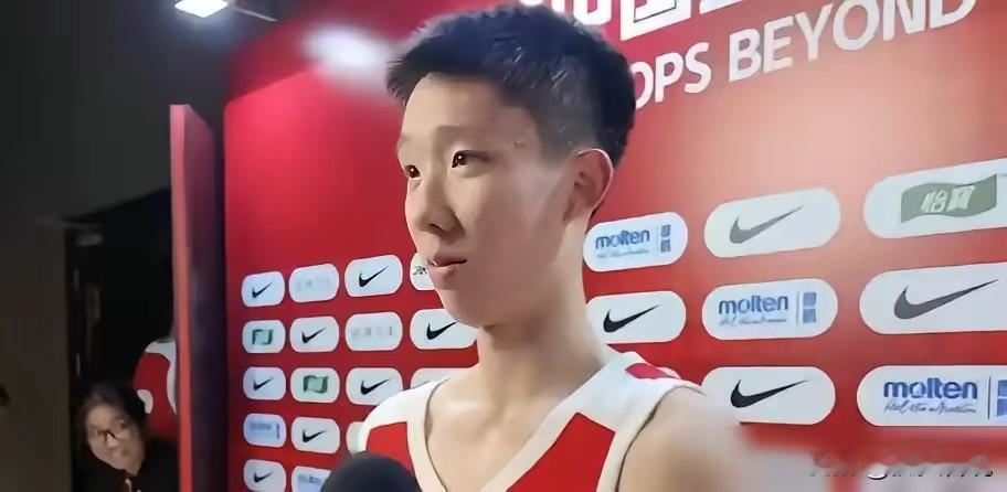 16岁的张宇辰将成为未来中国男篮后卫线上的希望！这不是吹捧，中国男篮太缺这种后卫