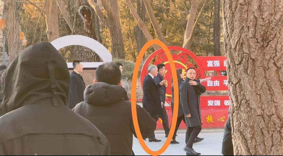 签完大单，逛逛公园，加拿大卡尼总理这趟北京行，很懂生活嘛。1月16日，刚谈完