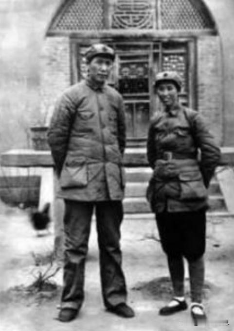 贺子珍晚年曾回忆：“长征还没开打，毛泽东的军事天赋早就压不住了”！熟悉党史的