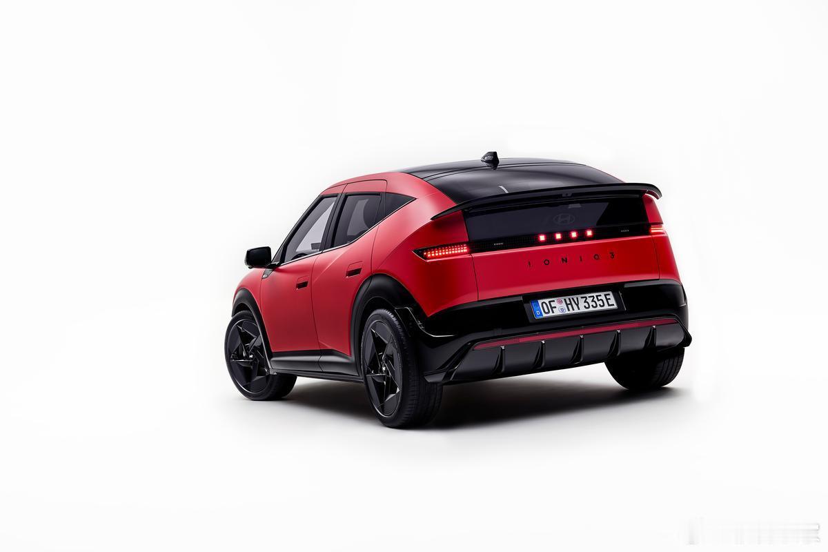 比亚迪北京车展带来了一个颇有意思的新东西：方程豹方程S系列。三形态、一个家族：方