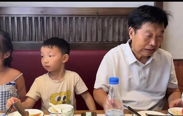 如果只是抱错，没有那么多疑点，这两家人还是可以很幸福的。虽然姚策离开了，但姚策