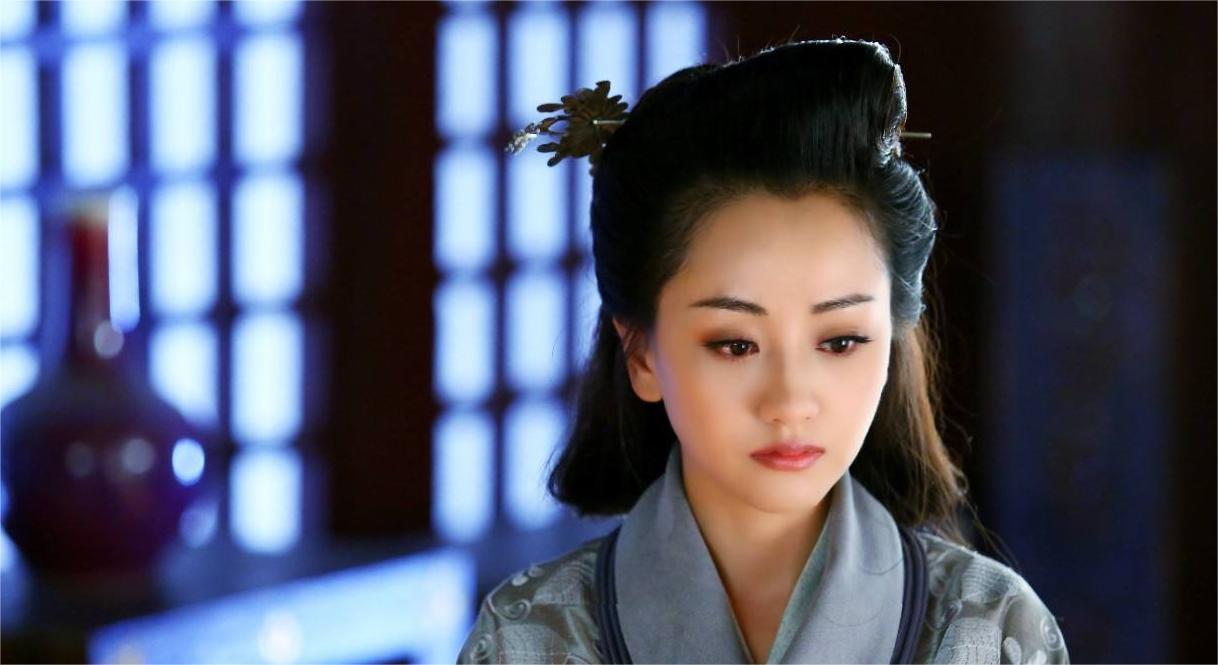 西汉210年间，一共有17个皇后。其中，有5个皇后，都被她们的丈夫废黜。她们