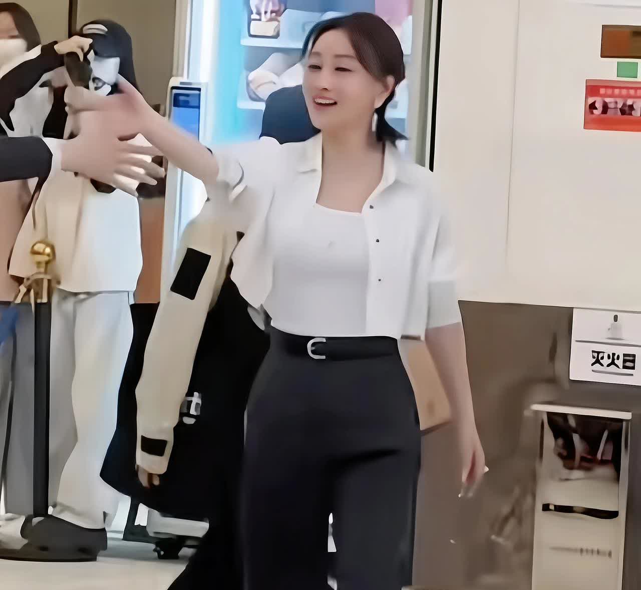 昔日“最美琼瑶女郎”陈德容惊艳亮相！如今已50岁的她，冻龄魅力尽显，气质状态