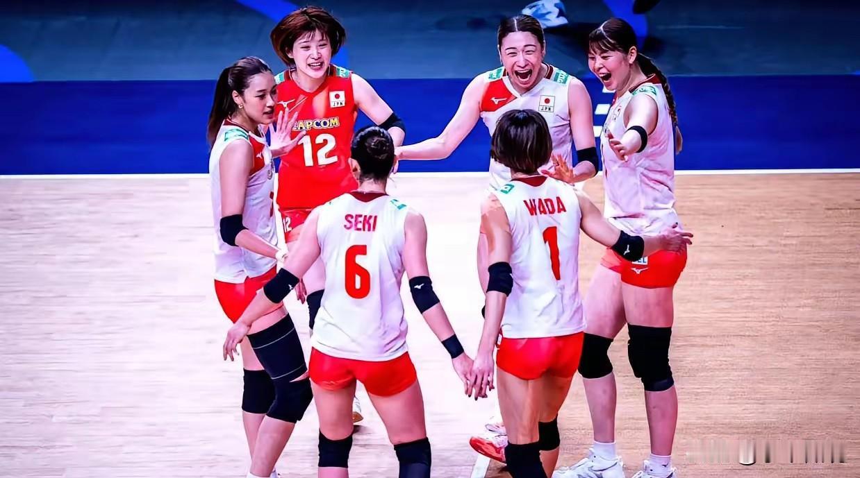 3-1，总决赛疯狂一夜，日本女排回家，没想到，央视解说嘉宾是她就在今日晚间1
