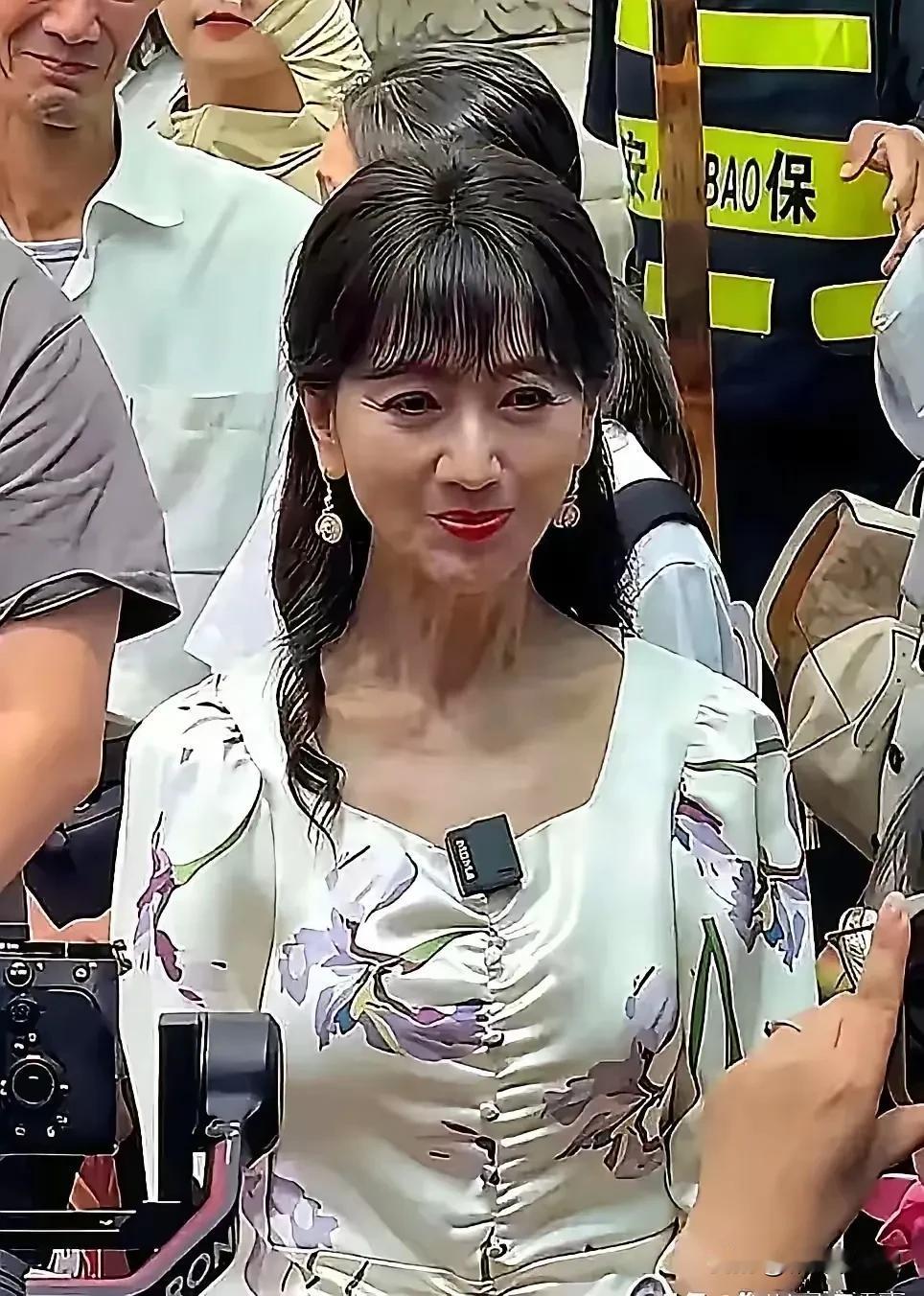 这是我们的不老女神赵雅芝吗？！简直让人不敢认了[惊恐]