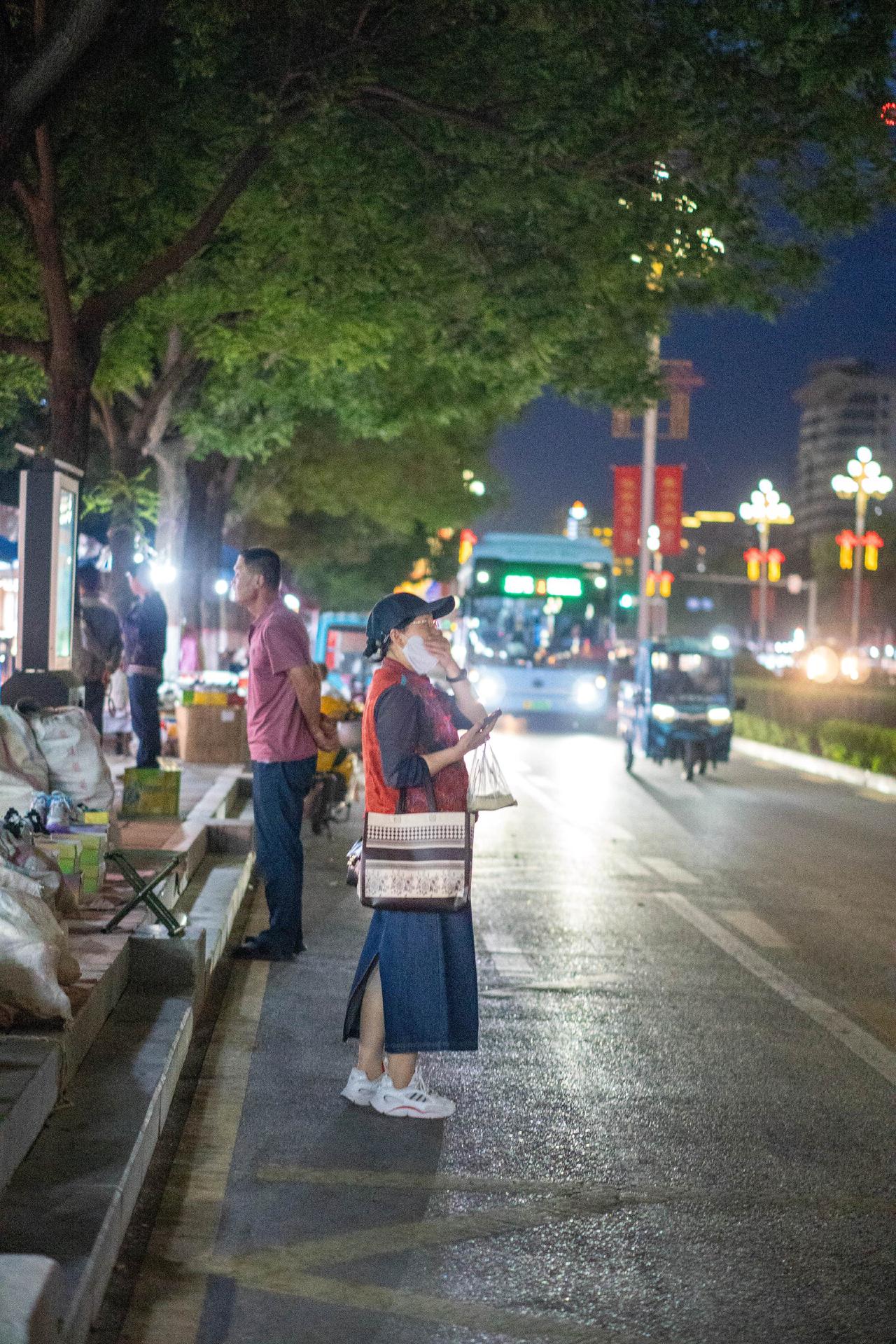 母亲即便年老后、两个舅舅已经不在了，但她每次回娘家，都受到表哥表嫂们的热情款待，