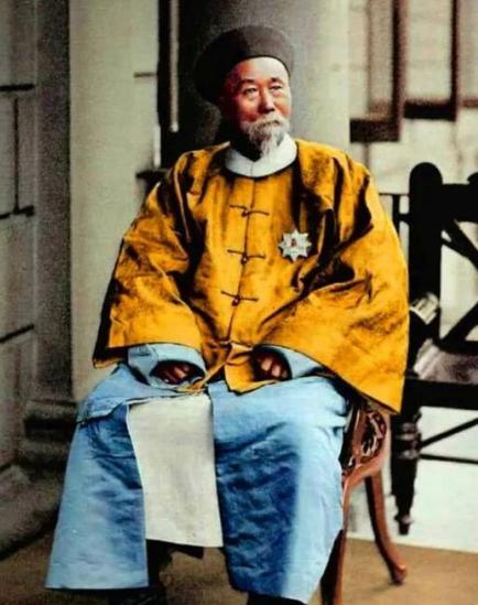 1896年，李鸿章大摇大摆地跑到美国，想要给美国人瞧一瞧他的中国风。他特意穿上了