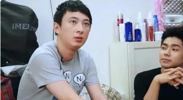 2016年，王思聪跟随节目组到了女嘉宾的家里，看到对方的贫寒。对方说要煮方便面来