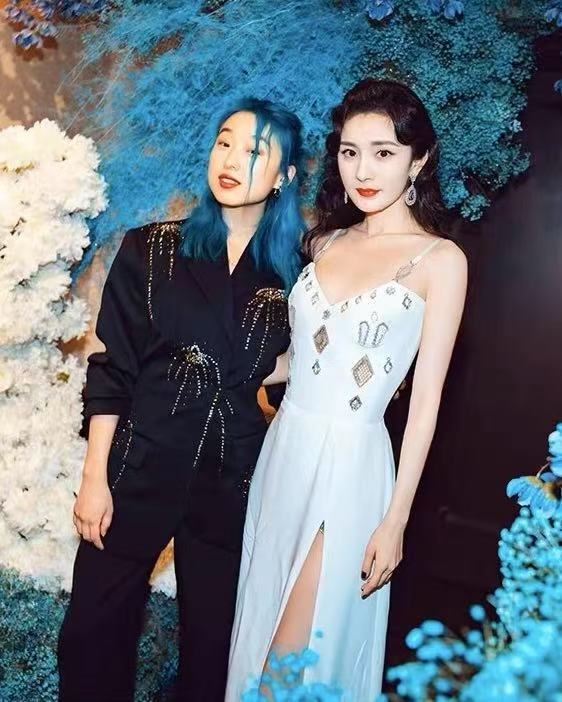 杨幂合影美国版VOGUE主编章凝才华横溢的MargaretZhang年