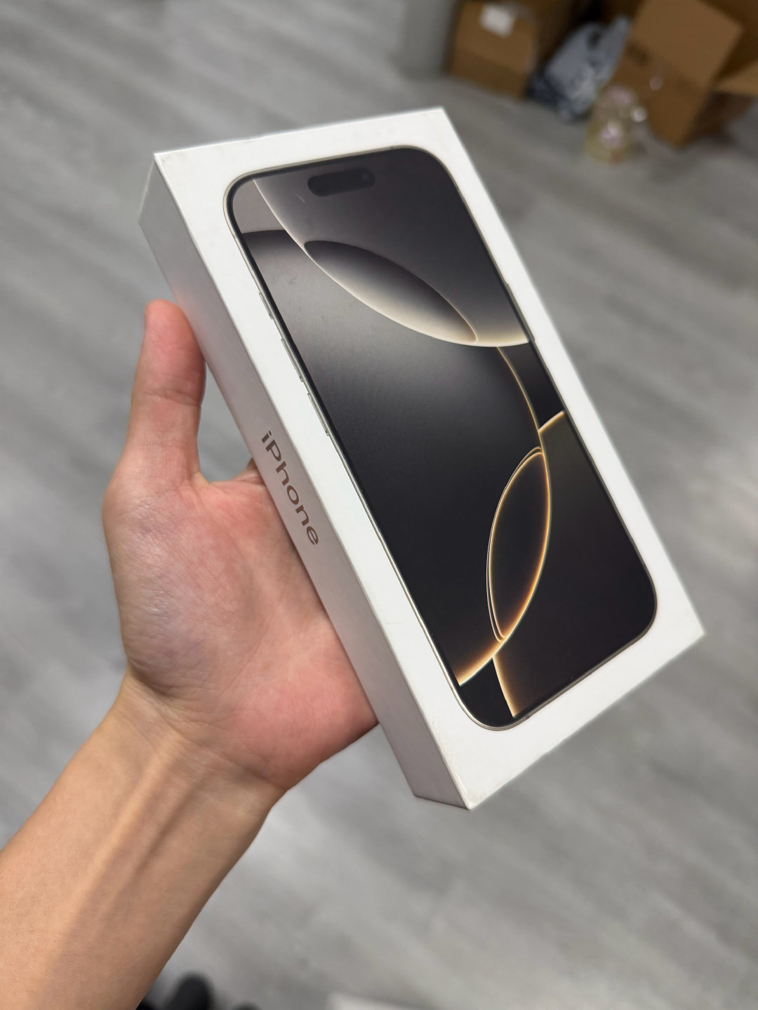 到个稀缺iPhone16Pro256G全新机，原色钛金属，国行原封未激活，全国联保一年。早两天谁找来