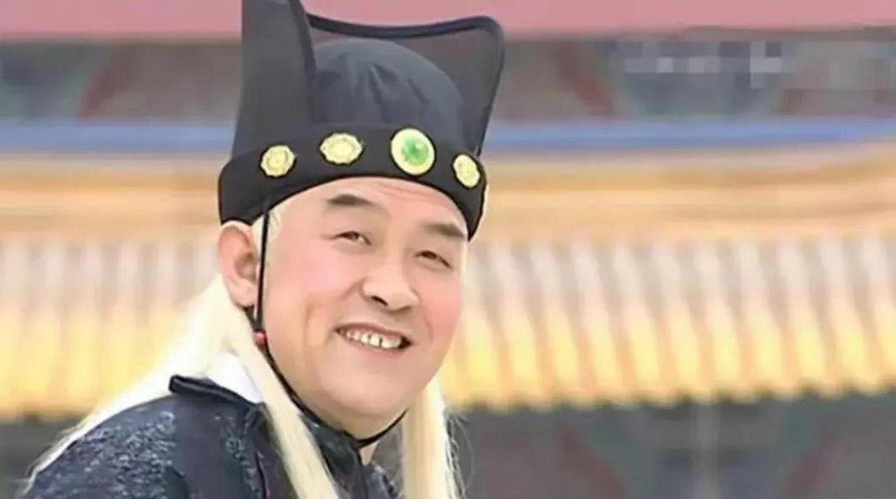 太子李重俊发动宫变，中宗李显和韦后在玄武门城楼上吓得瑟瑟发抖。这时，太监杨思勖冲