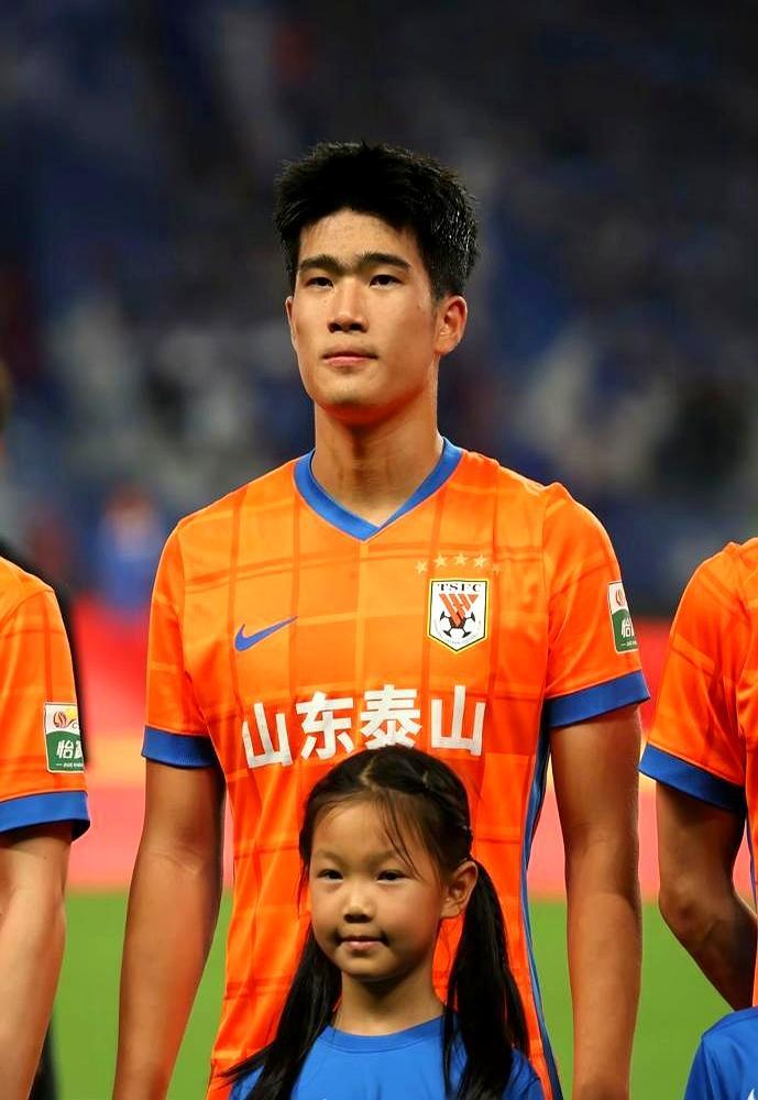 70天，40万欧变0？泰山中卫彭啸的合同只剩两个多月。U23亚洲杯半决赛，