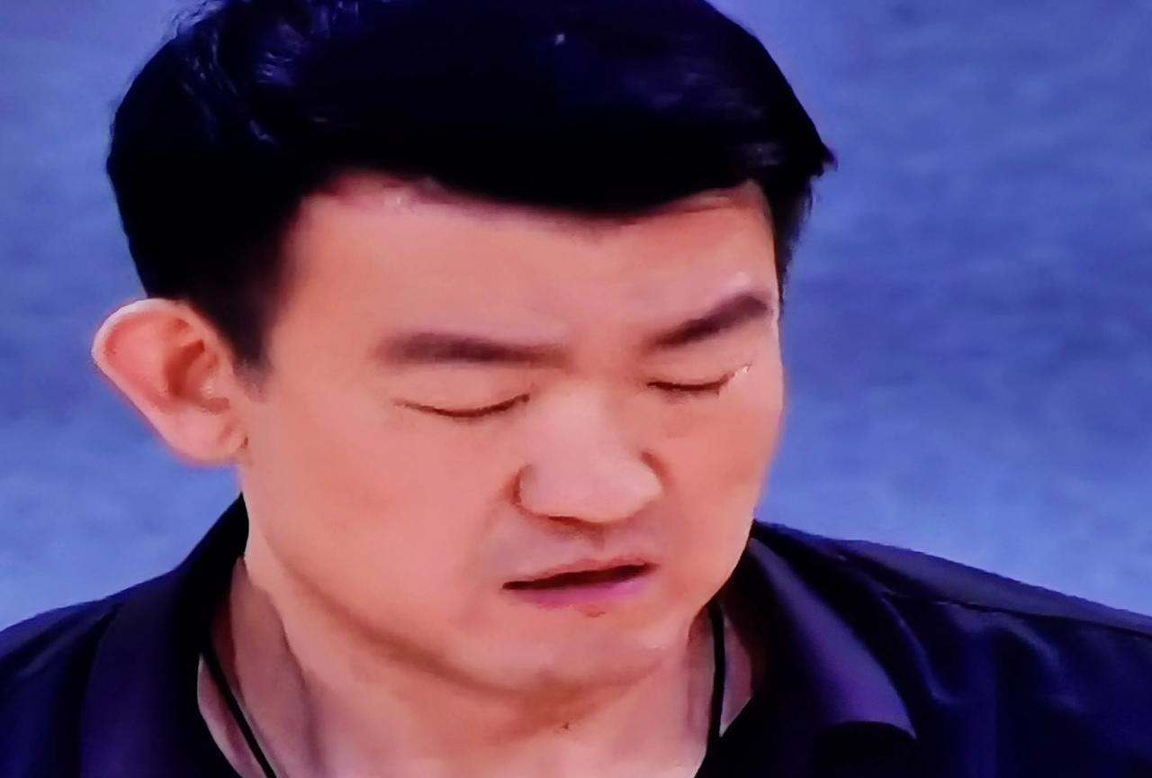 当孙铭徽一脚把冠军杯踢给北京队的时候，剩下的两场比赛基本上没有了悬念。经过休息调