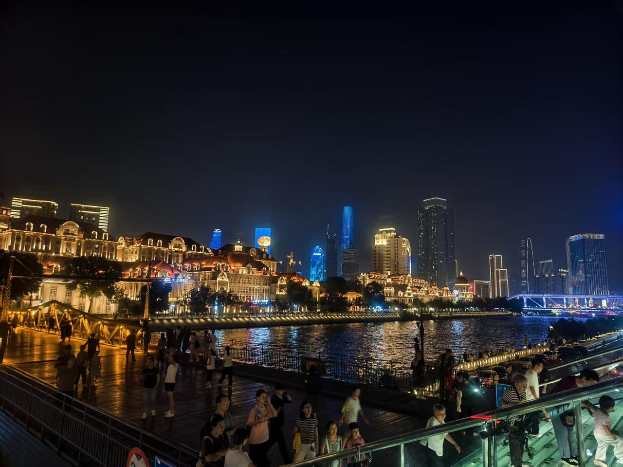 再去看天津夜色还是那样美几年前去天津旅游，就觉得天津夜色特别美。2