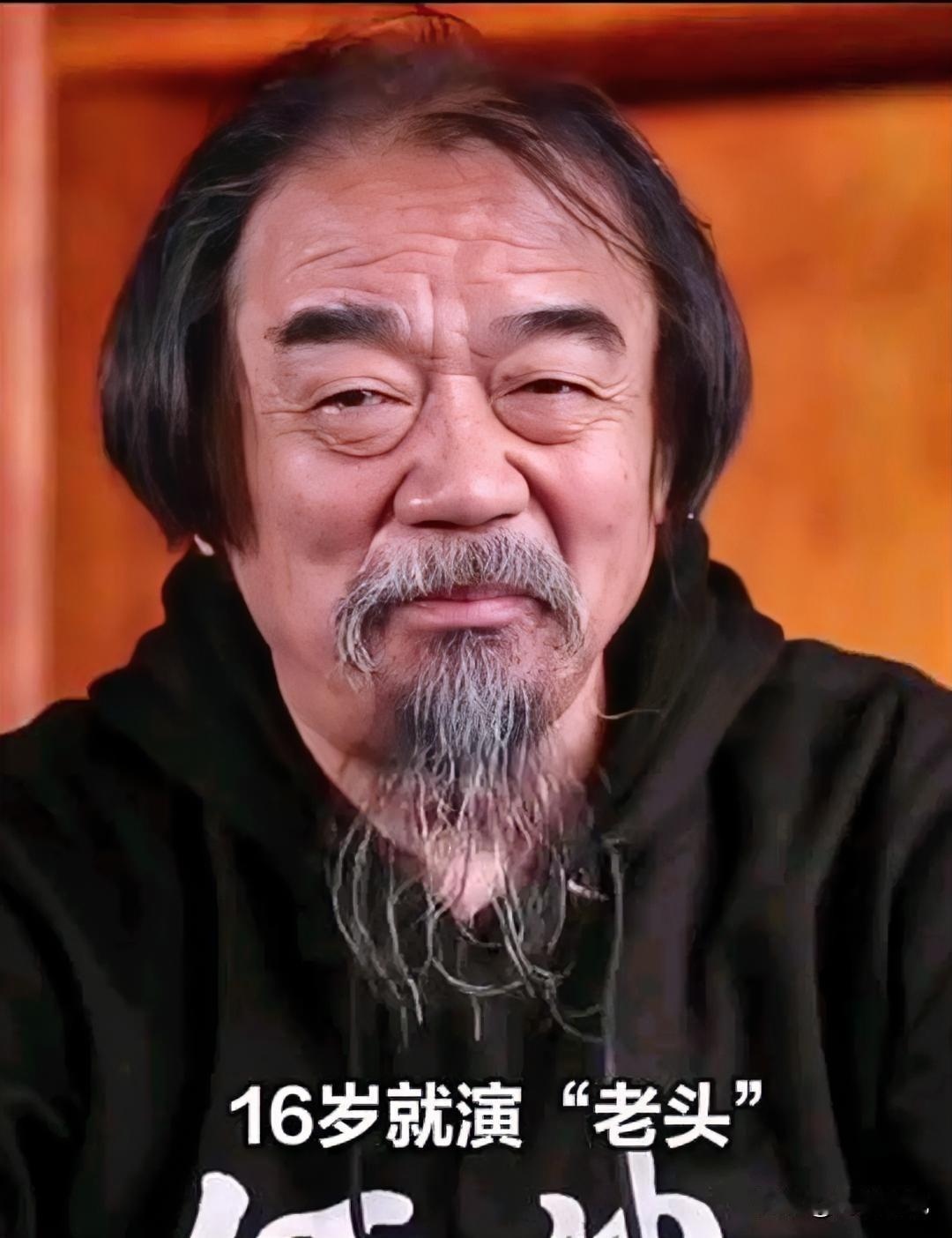 大家还记得这位男演员吗？他今年72岁，土生土长的山东人，当过18年工人，48岁