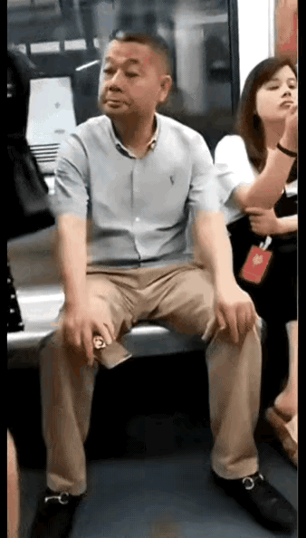 这个人是火了，不知道他的亲戚朋友看到视频愿意会怎么想？