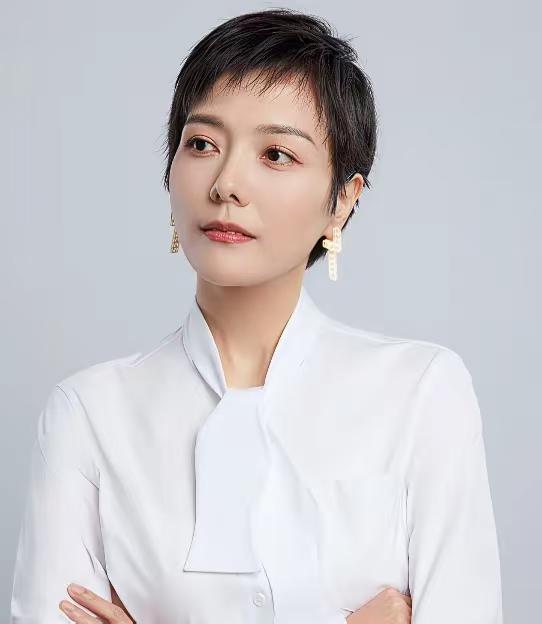 看到杨乐乐诉苦“在婚姻里不快乐”。有两个问题，第一，夫妻关系重要还是亲子关系更重