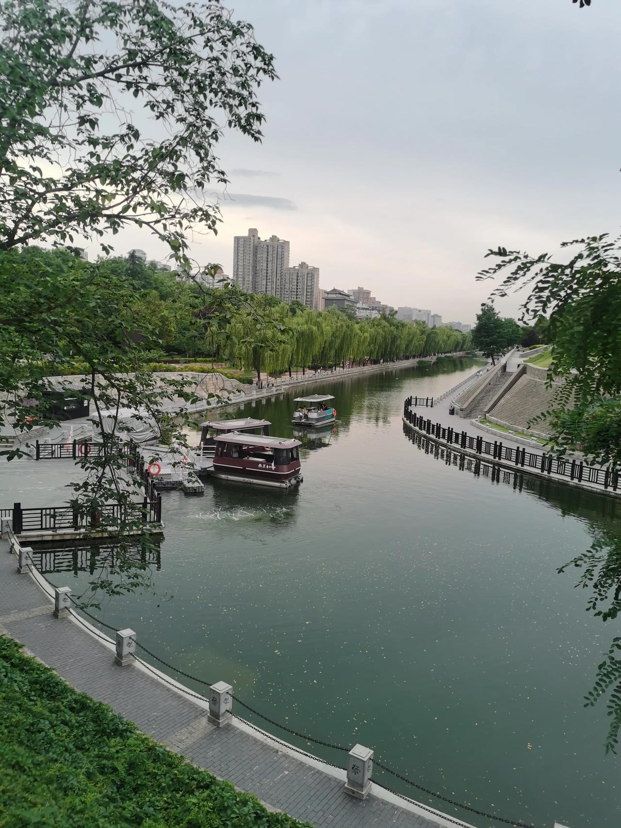 今年春节去看父亲，父亲突然告诉我，他已经写好了遗嘱。但一听内容，我心里一下不安起