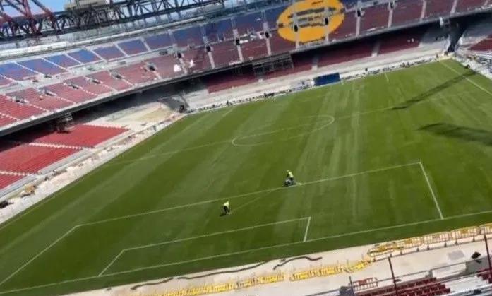 新诺坎普要来了…据《<em>世界体育报</em>》报道，巴萨的主场诺坎普球场已经画好线了，大停