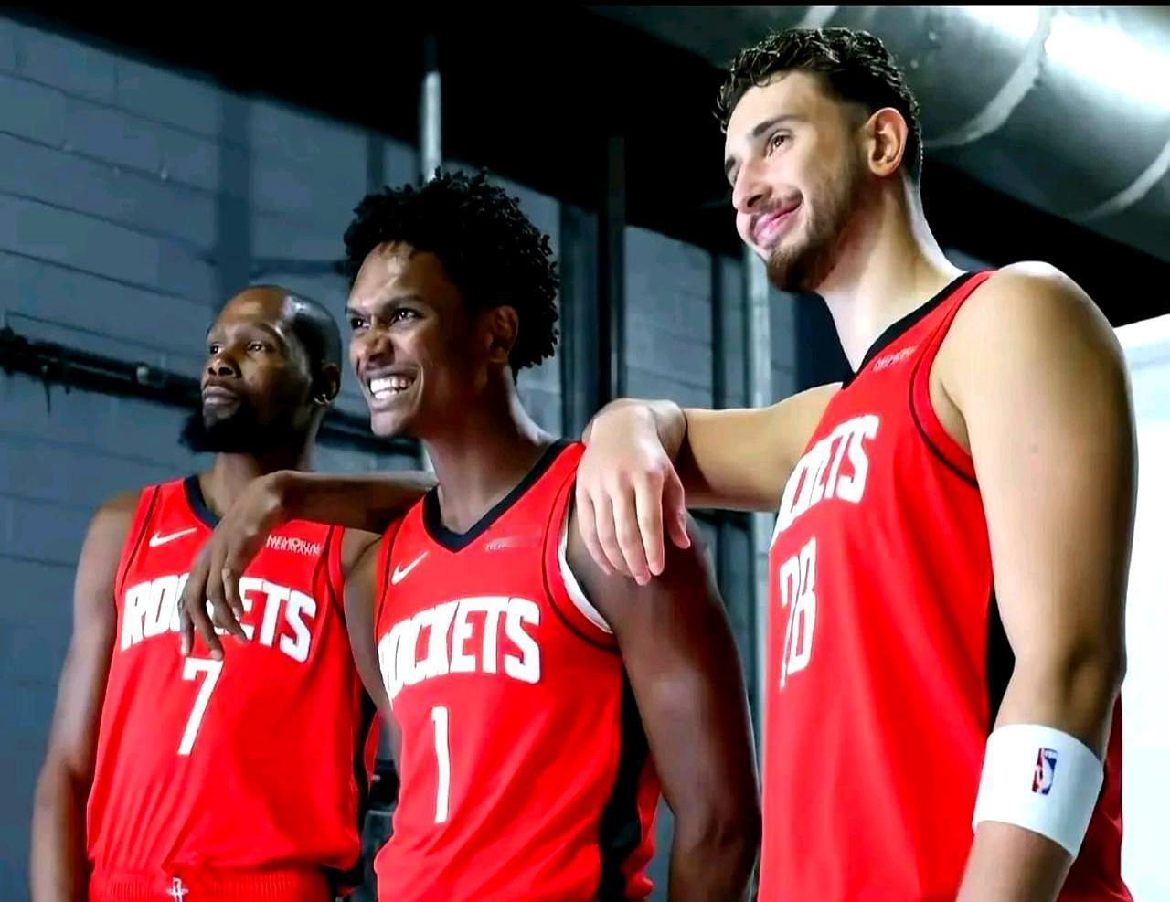 NBA有个不成文的规矩，想拿冠军戒指，你得先从杜兰特的尸体上跨过去。这根本不是玩