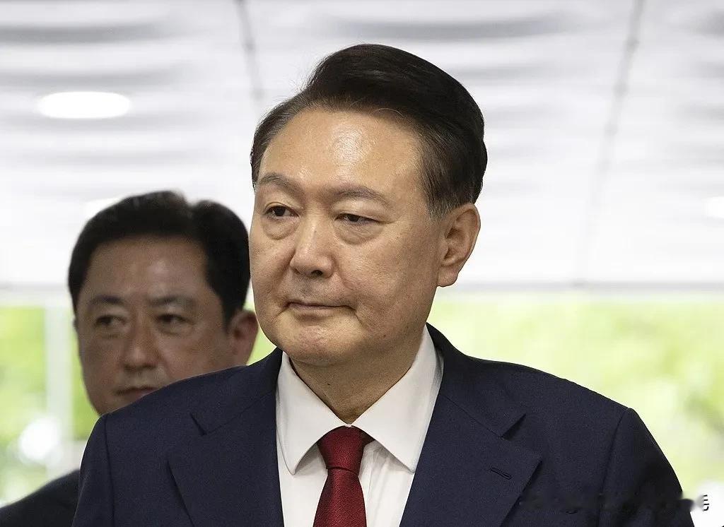 韩国内乱特检组，让被拘的尹前总统14号下午去接受调查。这已经是第二次了，上次11