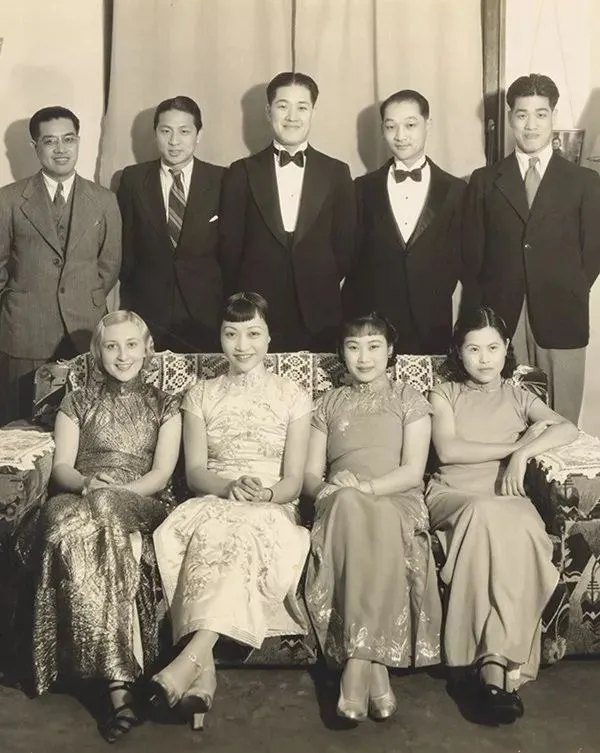 1942年，上海失陷后，胡蝶与丈夫潘有声逃难到香港，继续电影事业。香港沦陷后